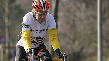 John Kerry deja inconclusa gira a Europa tras sufrir accidente en bicicleta en Francia
