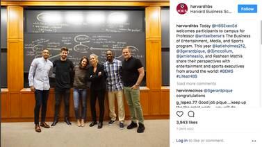 Katie Holmes y Gerard Piqué son compañeros en Harvard