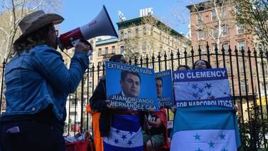 Defensa de Juan Orlando Hernández demanda a presidente del Congreso de Honduras