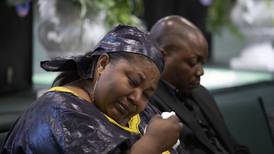 Padres de joven negro muerto en Michigan piden que se juzgue al policía que le disparó