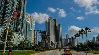Fitch rebaja calificación de Panamá a BB+ por ‘gran déficit fiscal’