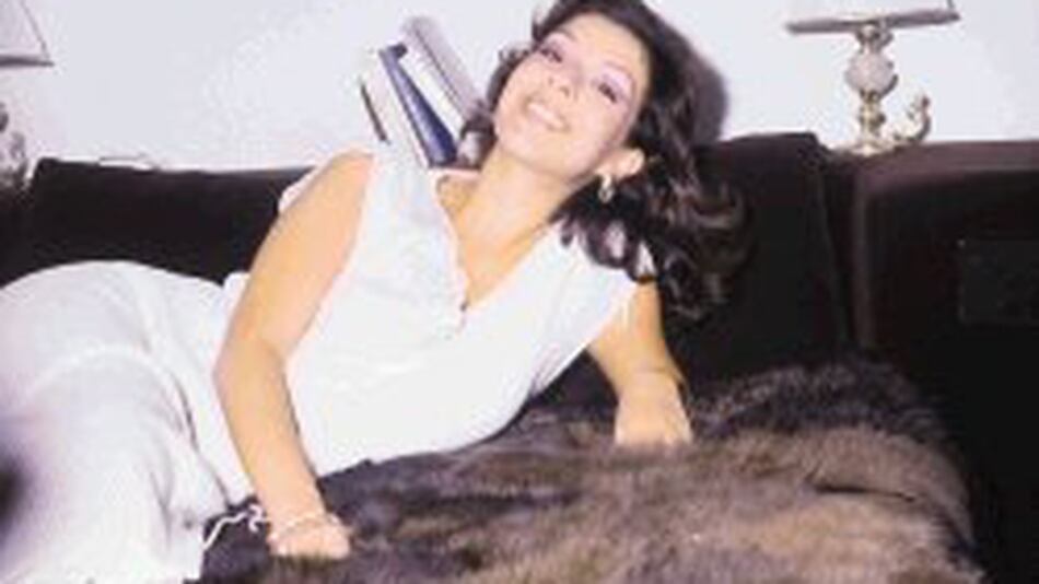 Amante De Pablo Escobar Sacude A Colombia La Nacion 1990, dos orillas, extradicion, libro sobre extradicion, pablo escobar, prologo de pablo escobar, proyecto pablo escobar, santiago uribe ortiz, texto. amante de pablo escobar sacude a