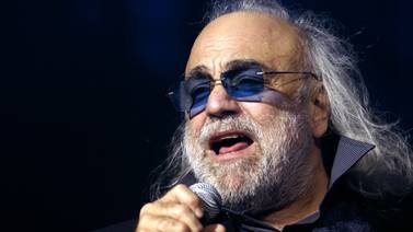 Demis Roussos, cantante griego, muere a los 68 años