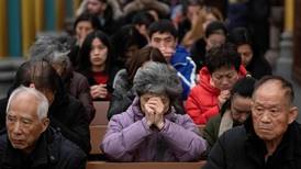 China y el Vaticano renuevan acuerdo sobre nombramiento de obispos
