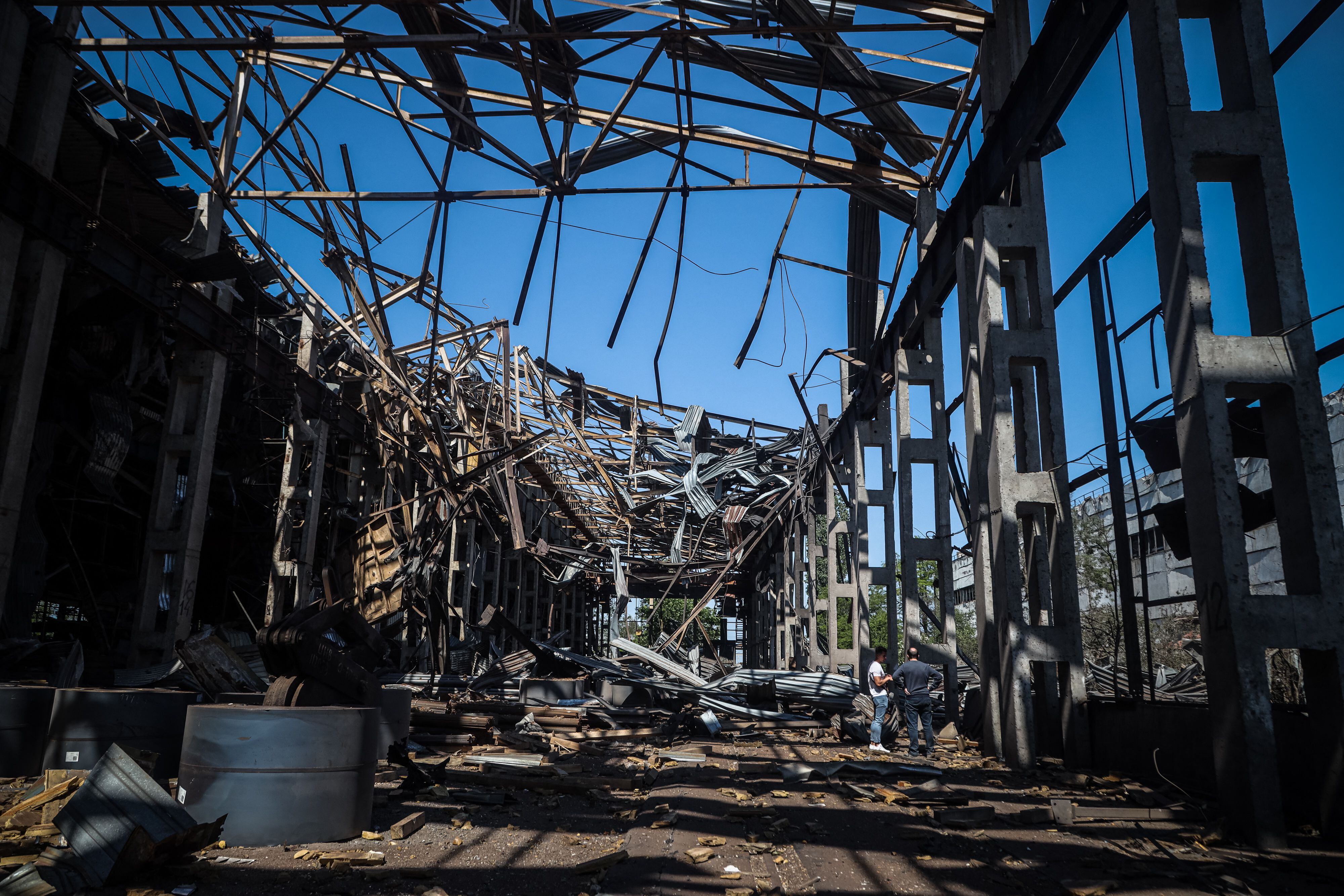 Ucrania afirma que repelió ola de bombardeos rusos, Moscú reivindica éxito del ataque