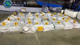 Guardacostas quitan al narcotráfico cocaína valorada en ¢2.400 millones