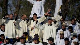 Papa Francisco llama a religiosos a no 'resignarse' ante el narcotráfico y la violencia