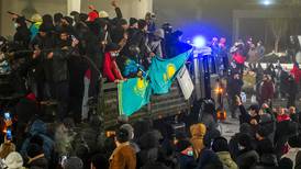 Nuevos enfrentamientos en Kazajistán luego de la llegada de tropas rusas