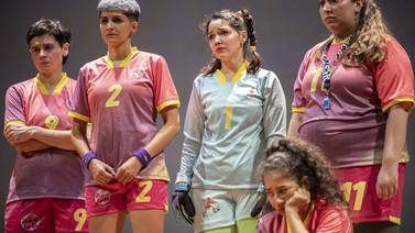 ‘Play Off’: Siete mujeres futbolistas toman el Teatro Nacional
