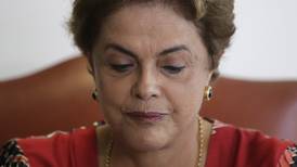 Presidenta de Brasil, Dilma Rousseff, se tambalea en la cuerda floja
