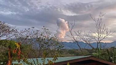 Rincón de la Vieja presentó dos erupciones de vapor de agua 