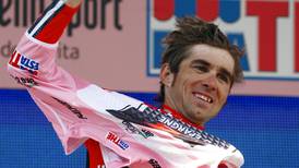 Compañero de tico Amador ya no es líder del Giro