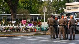 Policía de Texas recibe fuertes críticas tras tiroteo en escuela