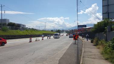 Empresa del City Mall abrió accesos a la radial de Alajuela sin aval del MOPT