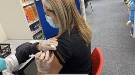 Epidemiólogo da consejos para personas que consideran viajar a EE. UU. a vacunarse contra covid-19