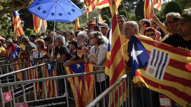  Parlamento de Cataluña aprueba ley de consulta soberanista