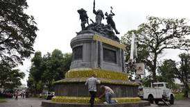 Nueve monumentos de la capital se cubren con cinta amarilla para vencer la indiferencia