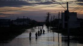 Refugiados en Brasil enfrentan futuro incierto tras desastre climático
