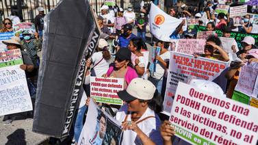 Salvadoreños piden libertad de familiares presos por régimen de excepción