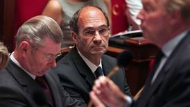 Francia:  escándalo político-fiscal pone el gobierno contra las cuerdas