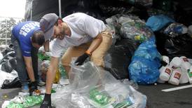 Diputados suavizan plan de prohibición a plásticos de un solo uso