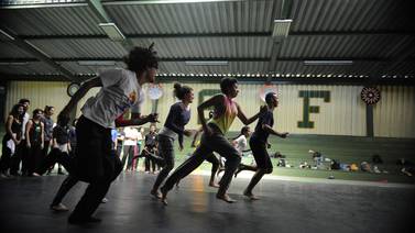 Proyecto Revés tonifica el músculo de la danza latinoamericana en Heredia