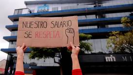 Educadores toman calles de San José por pagos incompletos 