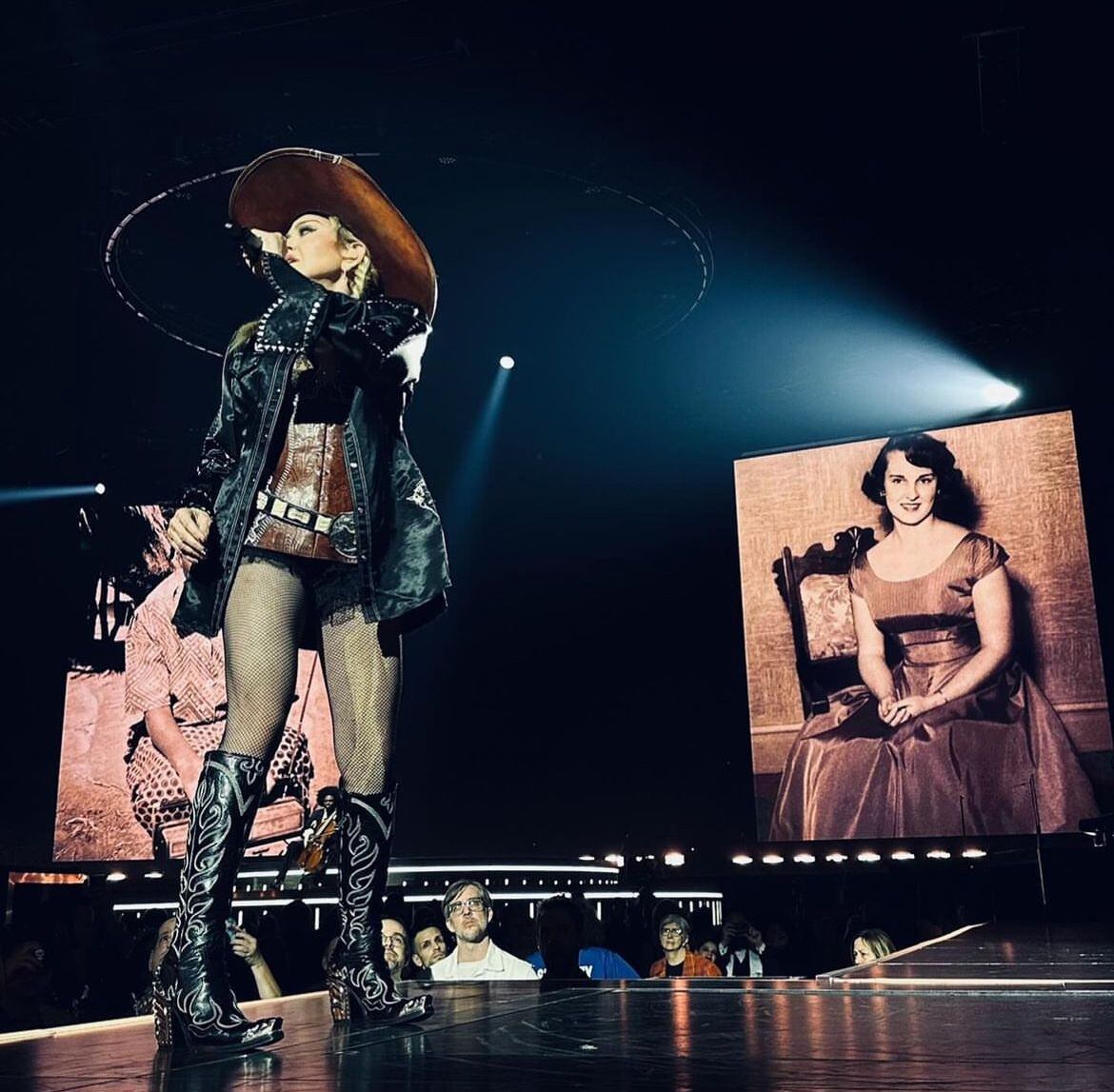 Madonna proyectó la imagen de su madre, Madonna Louise Ciccone, en todos sus conciertos de 'The Celebration Tour' mientras cantaba con una guitarra. 