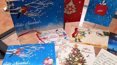 Iniciativa busca que ticos escriban tarjetas a mano y las repartan en las calles para desear ‘Feliz Navidad’