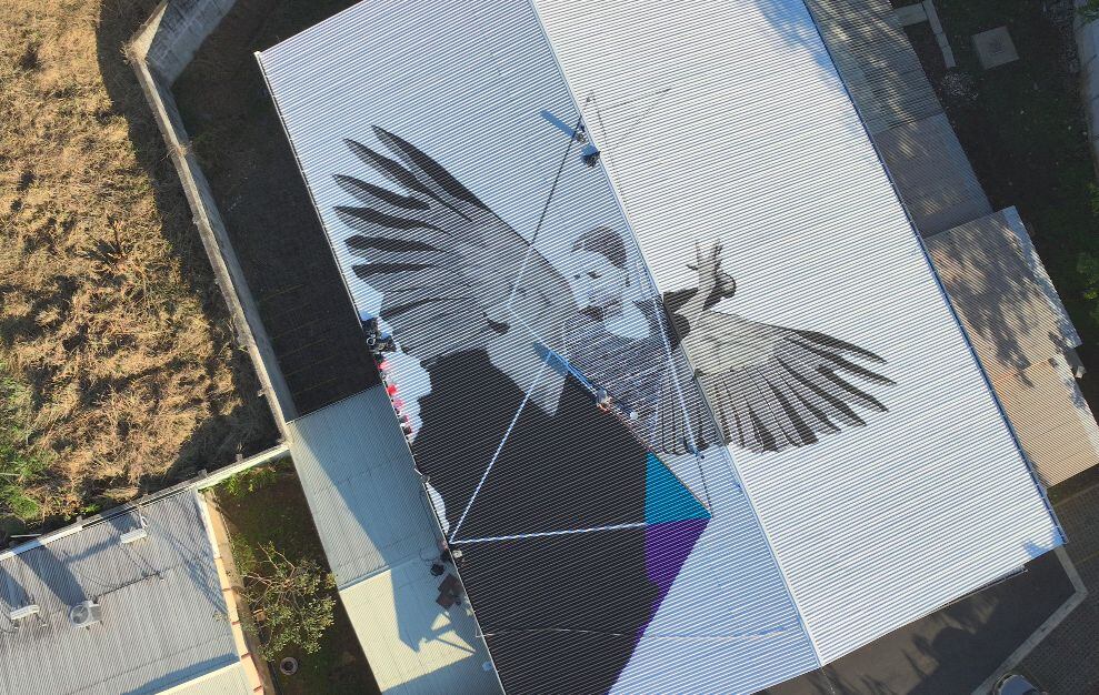 El artista español Sbah se inspiró en la danza y la expresión corporal para crear este mural. Foto: Cortesía CTP INVU Las Cañas. 