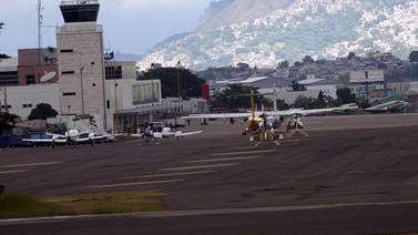 Honduras firma contrato para construir  aeropuerto