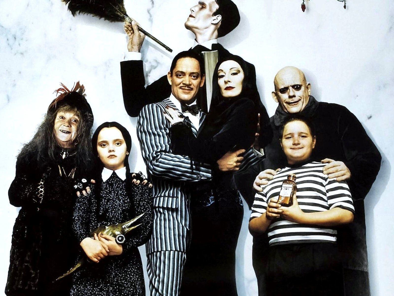 'Los locos Addams' es una película estadounidense de comedia de 1991. Su secuela con el mismo elenco se estrenó en 1993 y ambas están inspiradas en la serie homónima de 1964.
