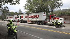 Camiones con ayuda humanitaria llegan a frontera de Colombia con Venezuela