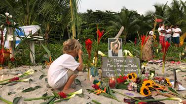 'Ni una menos’: Cóbano rindió homenaje a turista mexicana asesinada en playa Carmen