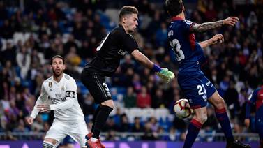 Keylor Navas recibió descanso y el Real Madrid sufre para vencer al Huesca