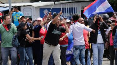 Sandinistas marchan en apoyo a Daniel Ortega en Nicaragua