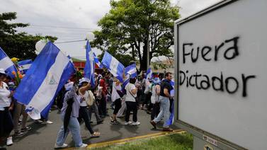 Ciudades de Nicaragua siguen bajo asedio de fuerzas de Daniel Ortega