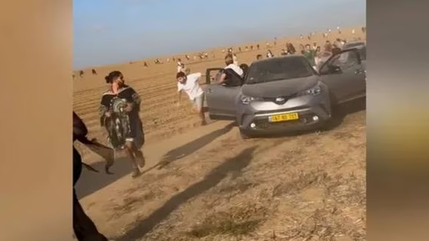 Cientos de personas huyeron corriendo y en carros del atque que perpretó Hamás en Israel, en el festival de música Tribe of Nova.