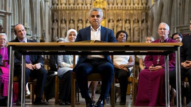 Musulmán Sadiq Khan asume como alcalde de Londres