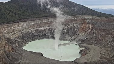 Inusual torbellino quedó grabado en cráter del Poás