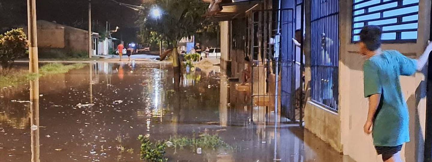 Barranca y Chacarita de Puntarenas son dos de los distritos más afectados con las lluvias de los últimos días. Foto: Cortesía Puerto Noticias CR.