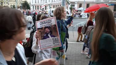 Autoridades de Bielorrusia quitan acreditaciones a prensa extranjera
