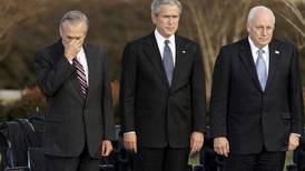 George Bush padre  critica el tono de presidencia de su hijo