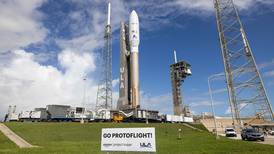 Amazon lanza sus dos primeros satélites para brindar internet desde el espacio