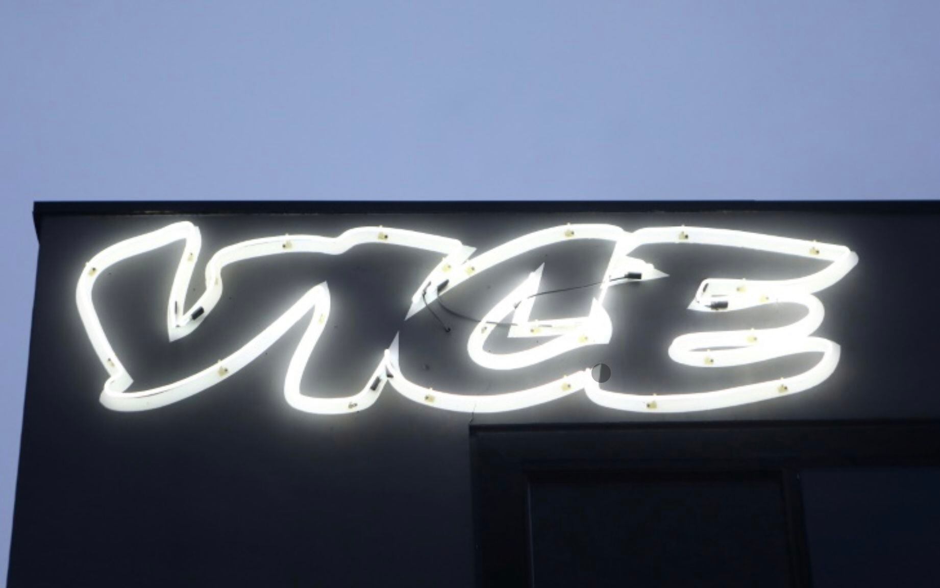 Vice fue valorado en $5.700 millones en 2017, produjo contenido en 25 idiomas, con más de 30 oficinas en todo el mundo.