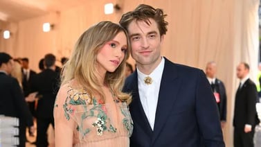Atención, Team Edward: Robert Pattinson y Suki Waterhouse se comprometen 