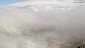 Erupciones tipo géiser atraen a turistas al volcán Poás