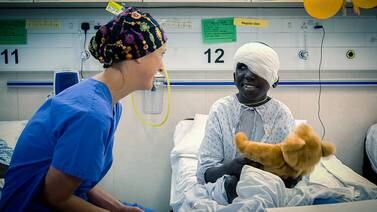 ‘Cirugías en altamar’: La esperanza de África  viaja en un buque hospital