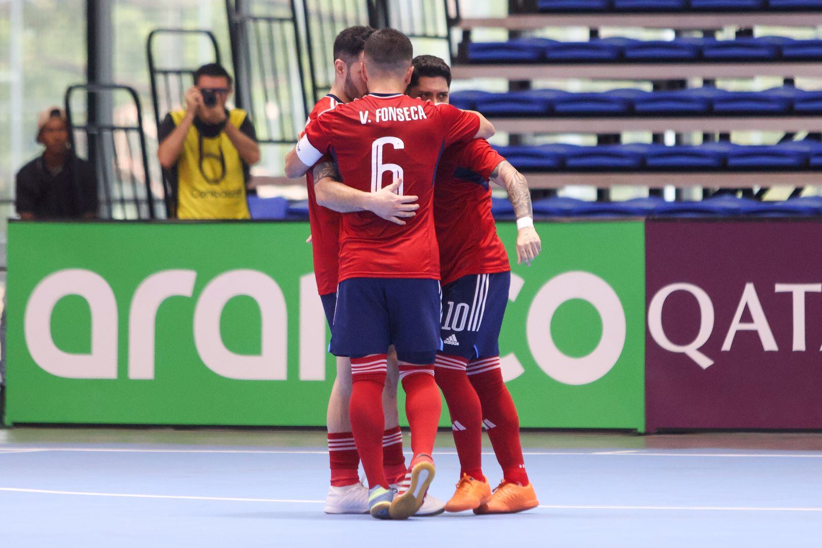 Milinton Tijerino celebra su gol en el partido entre la Selección de Costa Rica de futsal y Canadá, en el juego donde la Nacional obtuvo el pase al Mundial de Uzbekistán 2024.