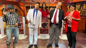 El ‘gemelo’ del Dr. Salas y el político Oscar López son parte de las parodias de los Toros del 6, cuyo humor llega hasta las graderías